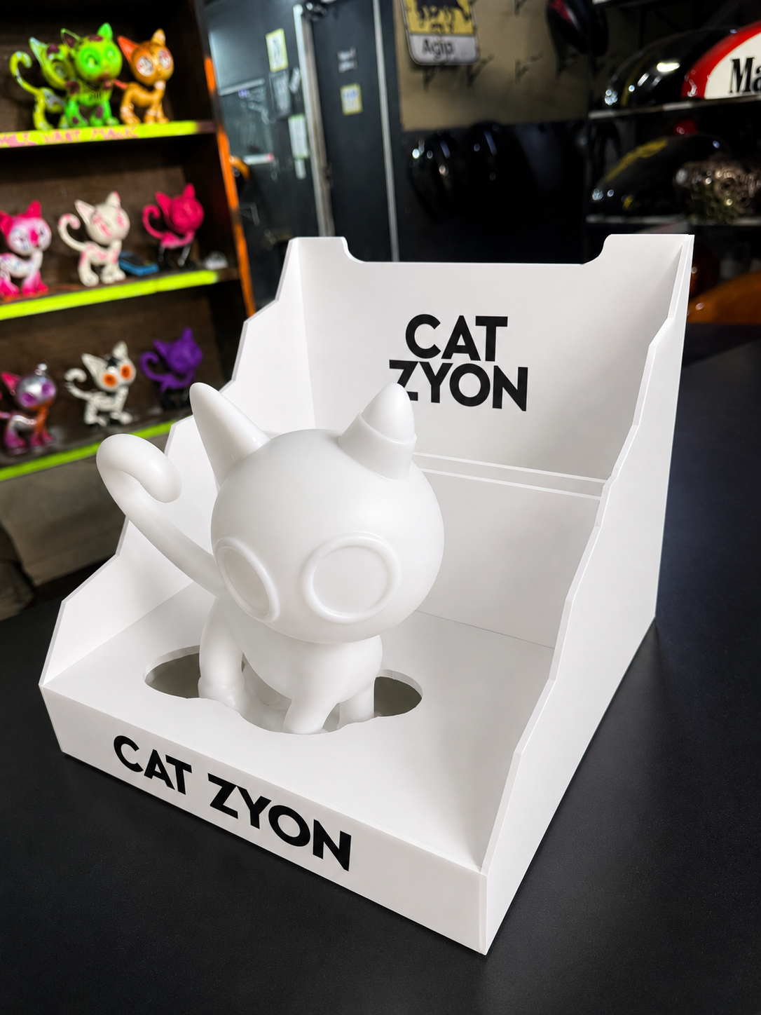 Display Box Cat Zyon em MDF – Caixa Expositora Opcional
