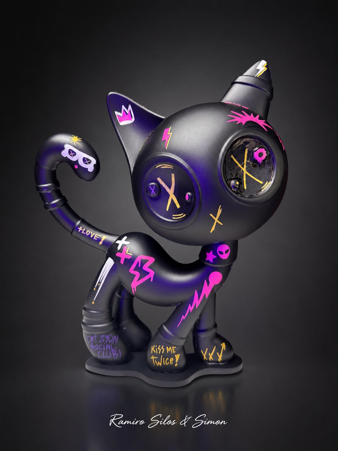 Cat Zyon "Midnight Pulse" – Escultura Pop Art Pintada à Mão | Peça Única (One of One)