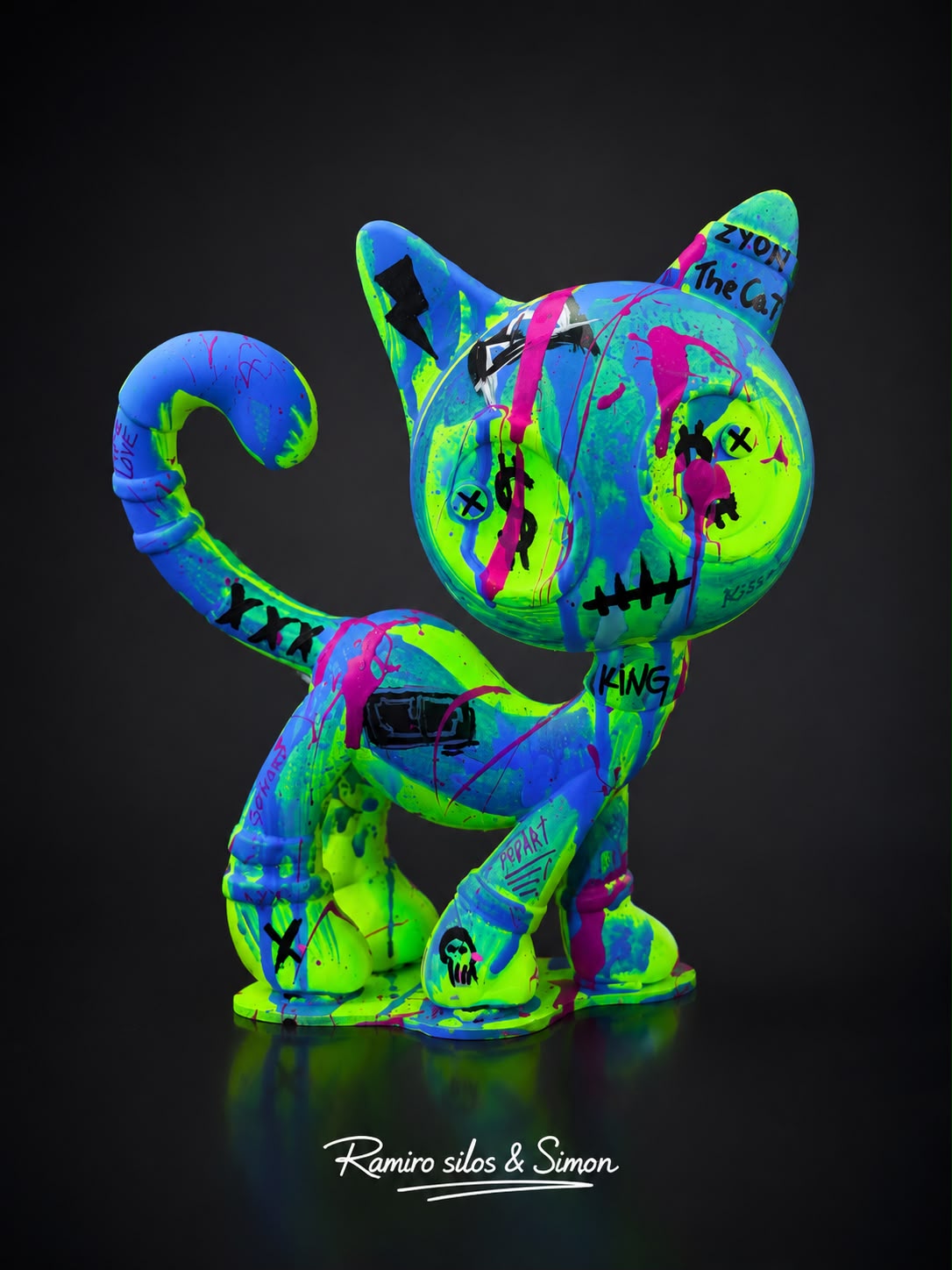 Escultura Cat Zyon Street Neon 25 cm – Peça Única Pintada à Mão | Ramiro Silos & Simon