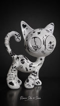 Escultura Cat Zyon Black & White 60 cm – Fibra de Vidro | Peça Única Pintada à Mão | Ramiro Silos & Simon