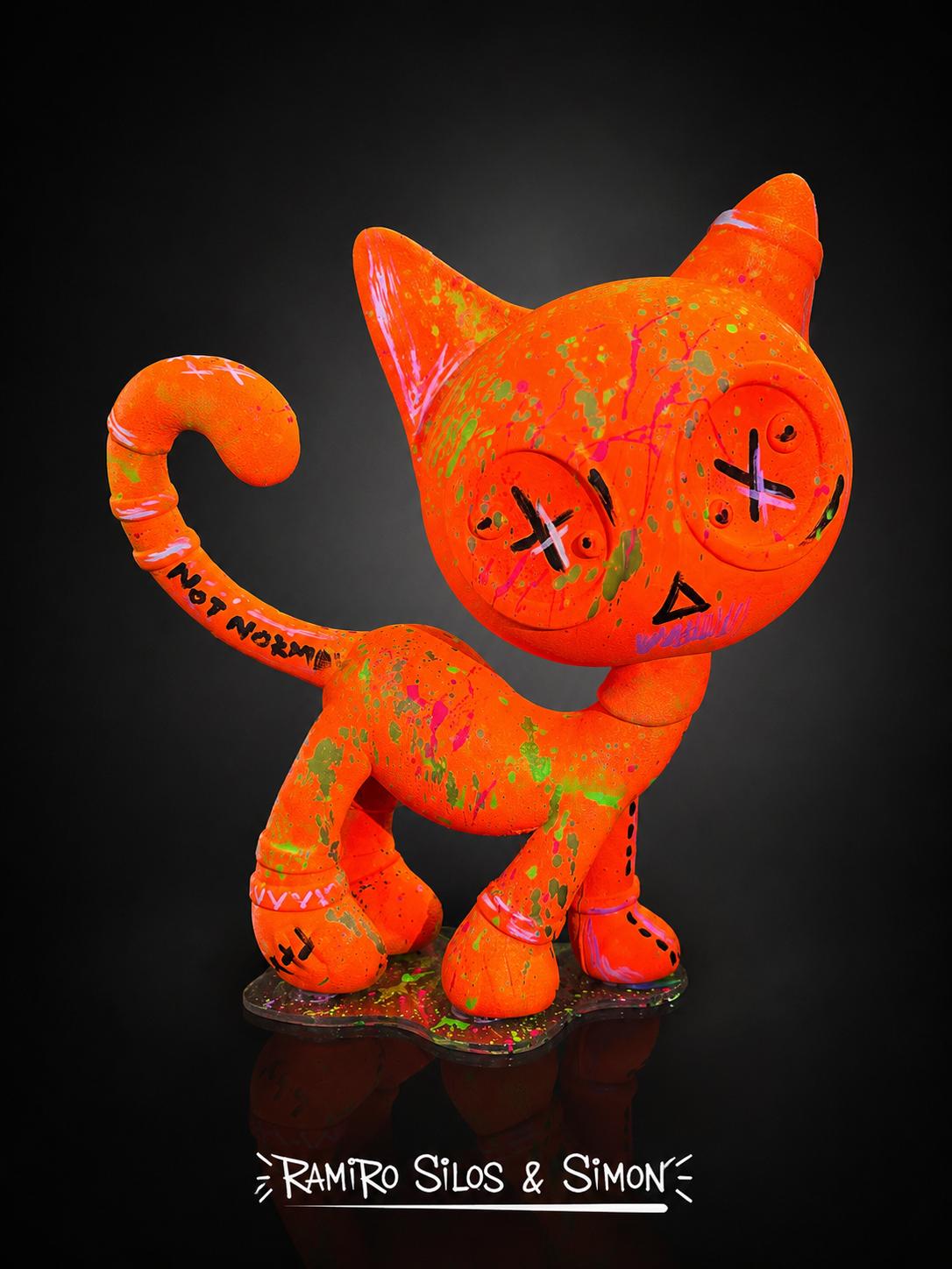 Escultura Cat Zyon Neon Orange Splash 25 cm – Polipropileno Maciço | Peça Única Pintada à Mão | Ramiro Silos & Simon