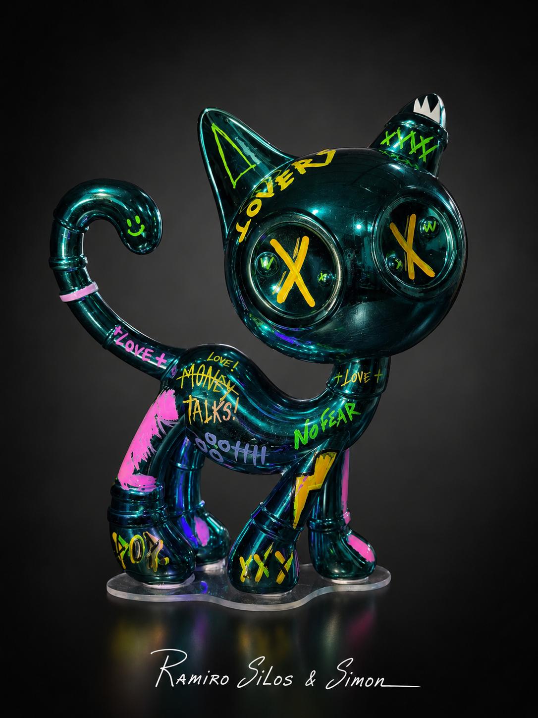 Escultura Cat Zyon Emerald Chrome 25 cm – Polipropileno Maciço | Peça Única Pintada à Mão | Ramiro Silos & Simon