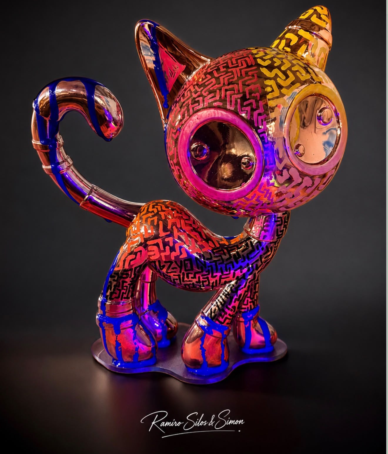Cat Zyon Chrome Labyrinth – Escultura Exclusiva 25 cm