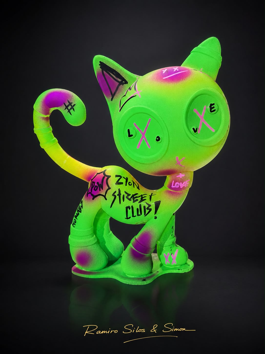 Cat Zyon "Acid Love Club" – Escultura Premium Neon Street Art